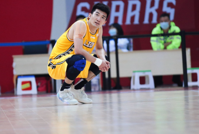 3核心之外仅有19分孙铭徽出战42分钟又累瘫广厦赢球别忘了隐忧