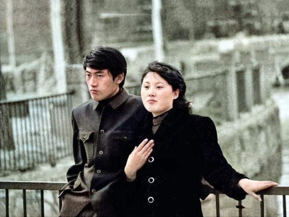 老照片80年代思想开放的情侣有些场景现在看了也让人面红心跳