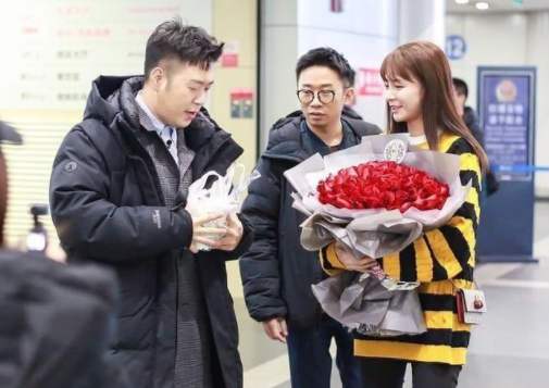 杨迪吐槽巴黎的旅行糟糕透顶,沈梦辰自曝和杨迪喝交杯酒,关系真不一般