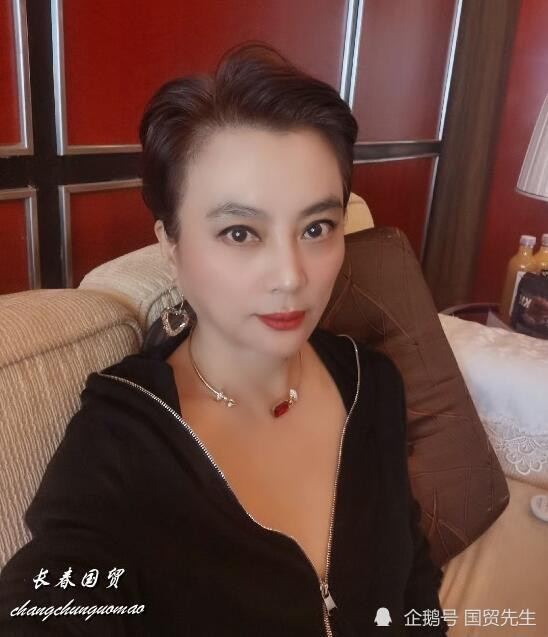 57岁李玲玉近照曝光,曾经的"甜歌皇后"风韵犹存