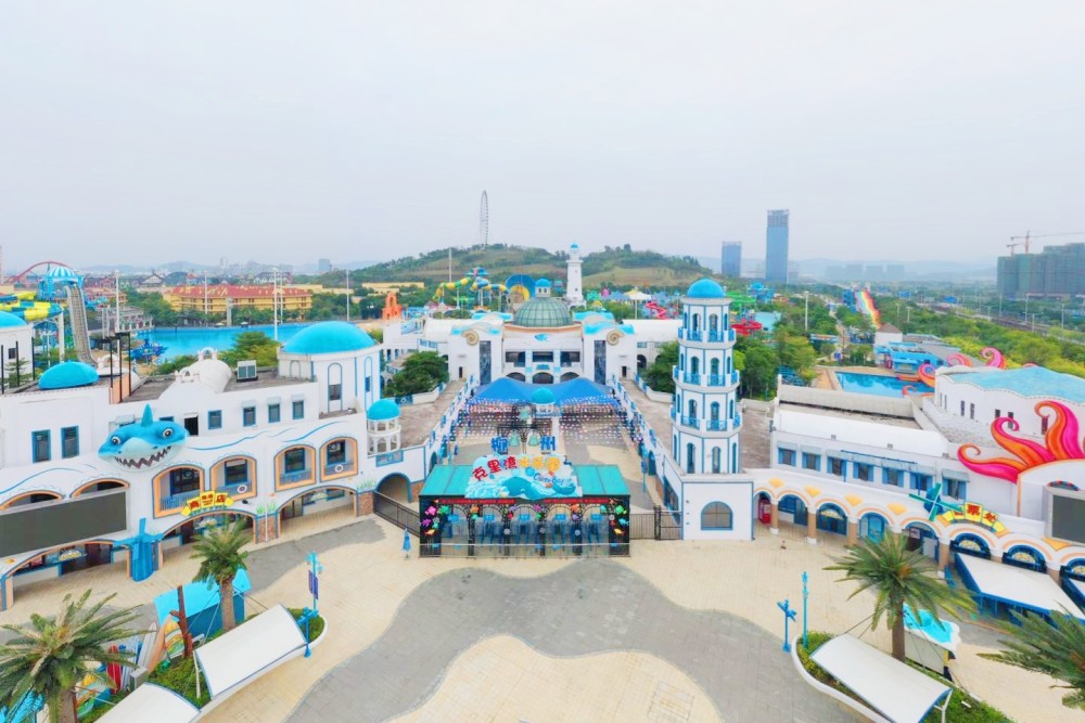 克里湾水乐园活动期间,嘉宾们也打卡体验了柳东文化广场,螺蛳粉小镇