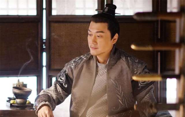 叫回老家,再也不放回来了,以后就叫那良妾作了平妻,替长梧出面张罗