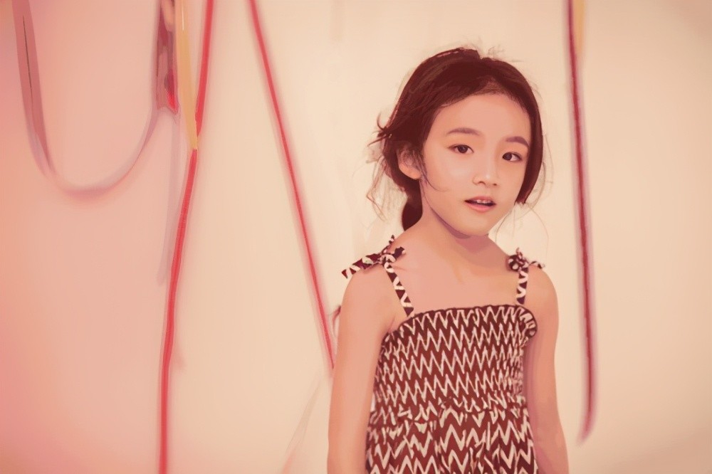 "小糯米"近照曝光,神似杨幂小时候,难怪一直不愿意公开