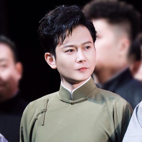 21岁拜师郭德纲,而立之年爆红的孟鹤堂,却是一个温暖的小哭包