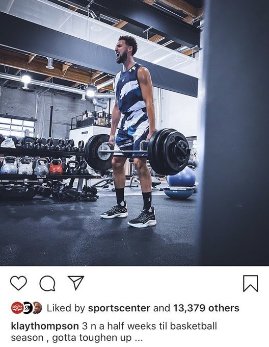 19亿汤普森举重苦练浑身大汗膝伤早已痊愈晒照我要更强壮