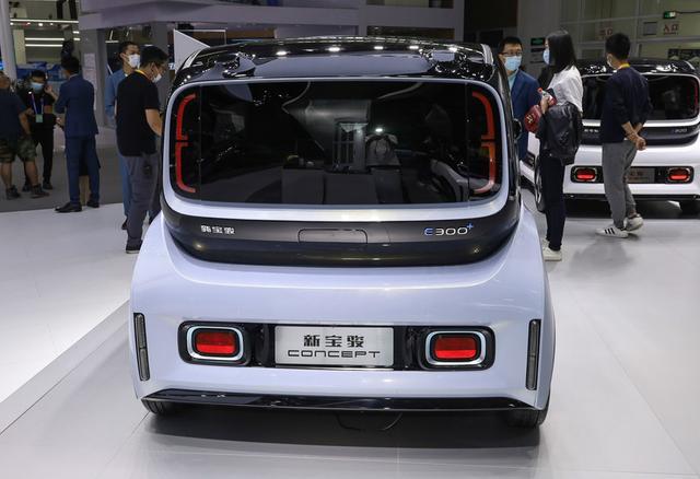 新宝骏e300外观设计比较出色648万起售适合城市代步使用