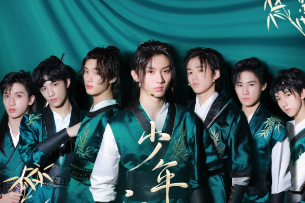 tnt团综刚收官又有全新专辑上线全员墨绿色古装帅气十足