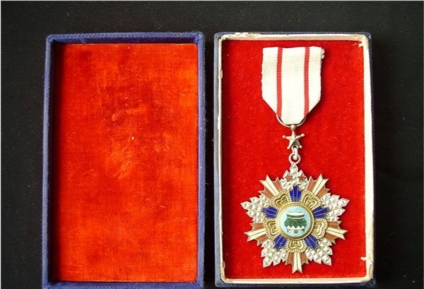 此人本是外国总理竟被中国授予上将军衔最终结局悲惨