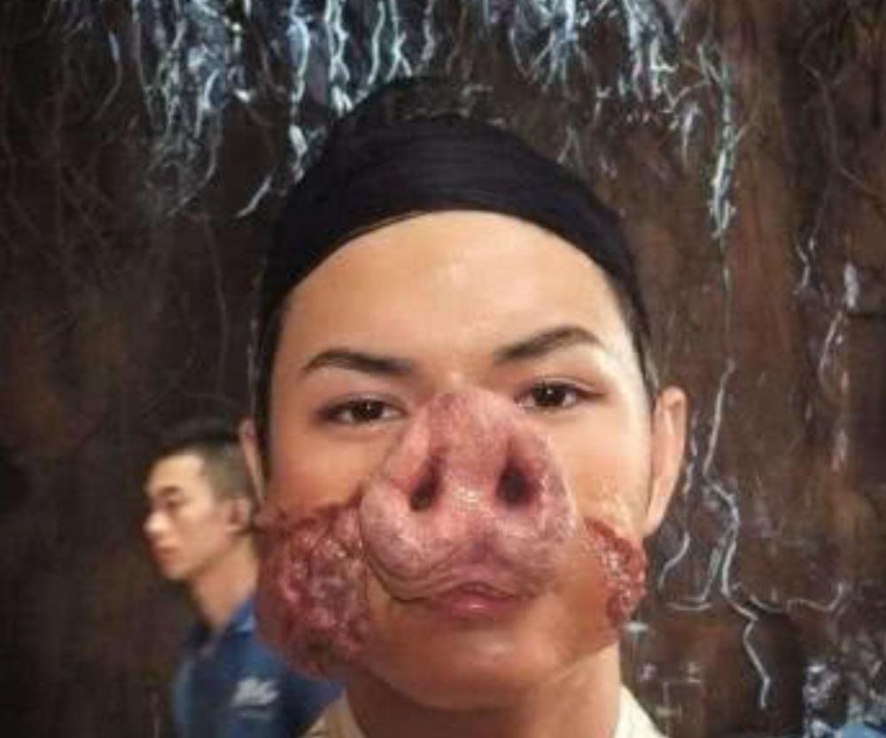 大家都被猪刚鬣"油腻"到了?看到他现实中的长相,网友:星爷真会玩