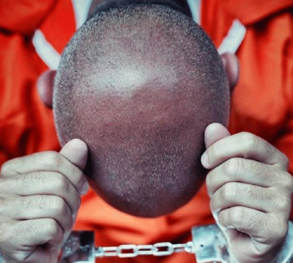 囚犯进监狱之前,都会把头发全部剃掉,看完才明白有这么多作用