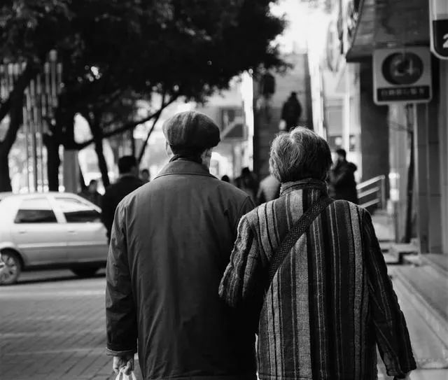 这组催人泪下的夫妻照片满满的都是感动