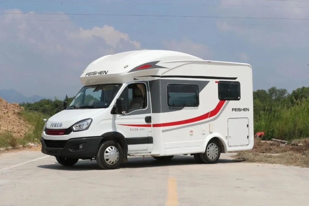 20上海房车展:亲民版飞神房车来了,230l清水箱 四床六座_腾讯新闻