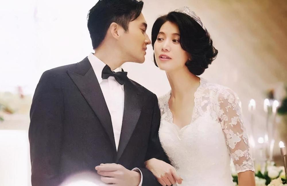 经典中的经典,张智霖和张智尧主演的《陆小凤传奇》更是让人难以忘记