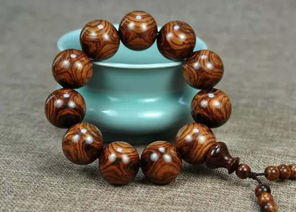 鉴别黄花梨手串的六种办法 绝对干货 黄花梨木 黄花梨手串 手串 藏友