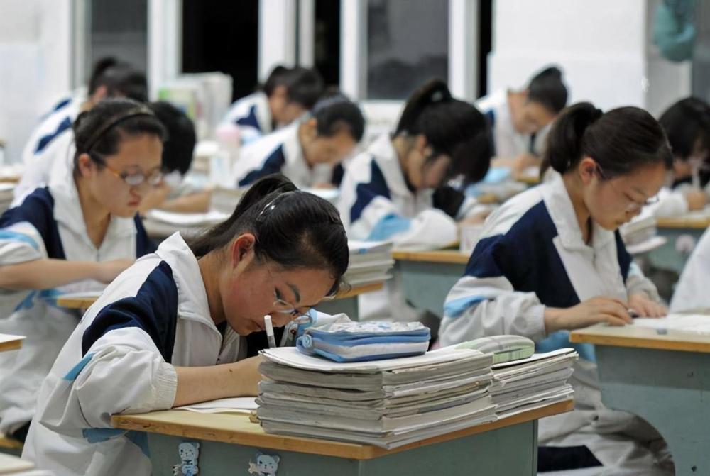 努力,上课时间是最有学习效率的时间,老师会把自己的思路传授给学生