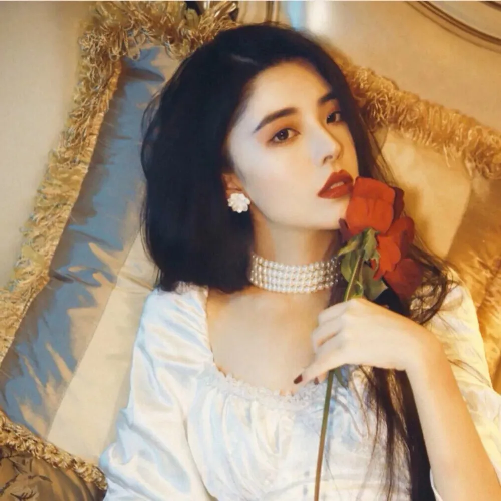 复古港风头像我们永远都不要忘记自己爱过的人