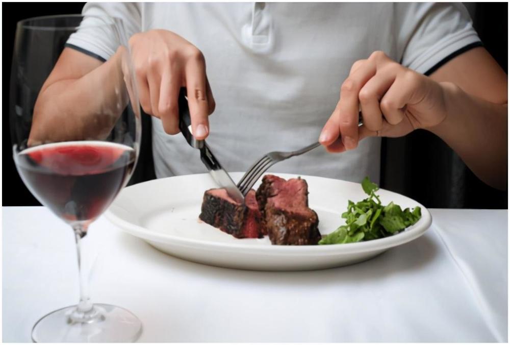 为什么外国人吃牛排一份就饱了,而国内的自助餐厅吃5份,还是吃不饱?