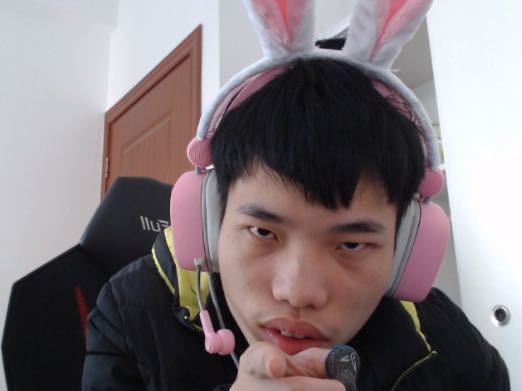 虎牙主播鲨鱼直播间再次引发争执粉丝纷纷表示太搞笑了