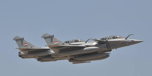 世界战机排行榜_若服役必会排名世界第一!航程一万4千公里!可携带30吨弹药