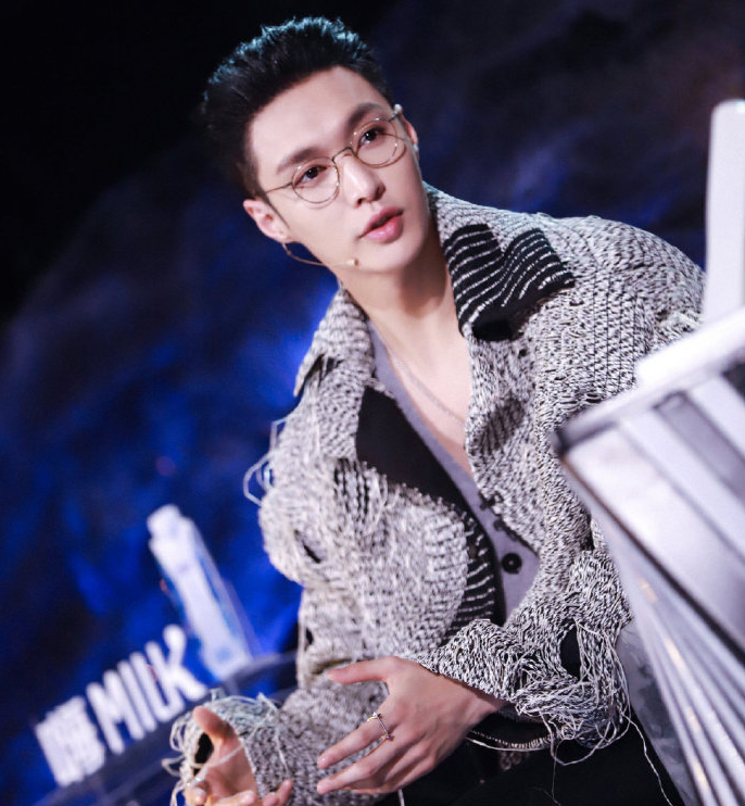 而当吴宇飞和朱瑾慧这一对意想不到的斗舞组合表演时"风暴引领者