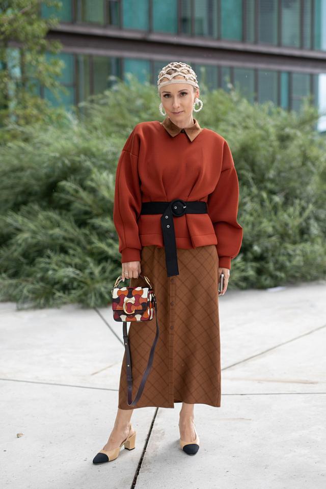 秋天必须有一件南瓜色的服装既美观又时尚怎么穿都好看