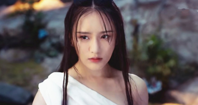 给聂小倩和宁采臣加上了前世今生的套路,毕竟现在的古装戏,男女主不