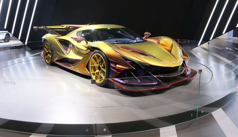 "金色涂装"的apollo ie限量版亮相,搭6.3升v12发动机
