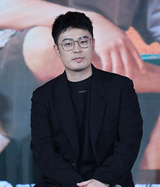 陈赫被嘲女儿奴上节目身上全是女儿贴的纹身这也太宠了