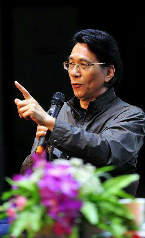 何建明因为要写另一本书来到上海,不曾想后来被疫情"留"在了这座城市