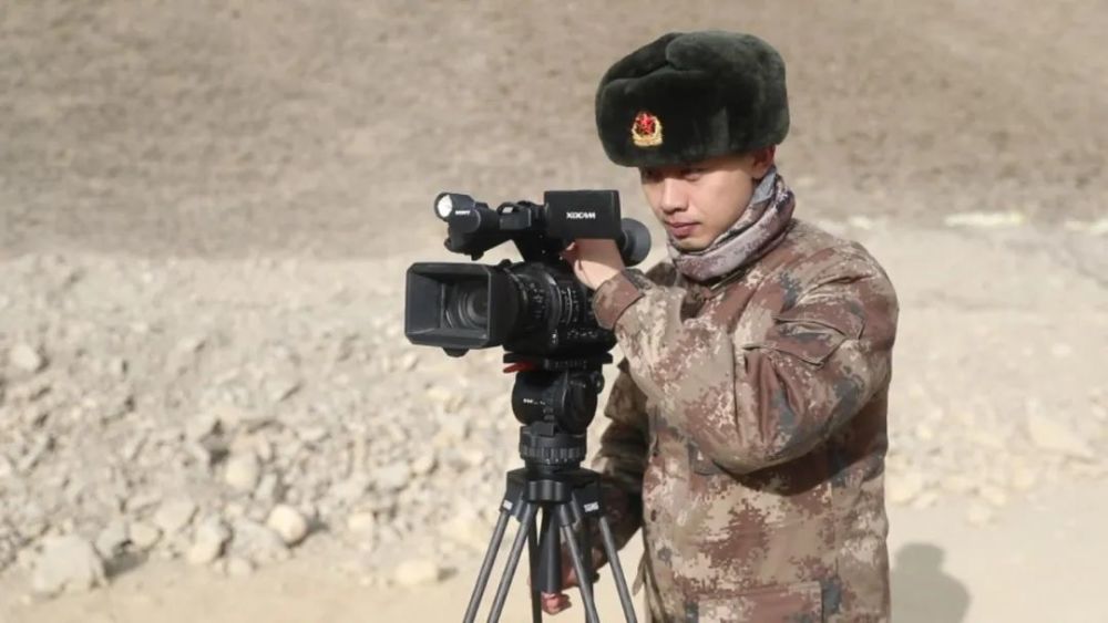 军事记者强军征途的影像劲旅