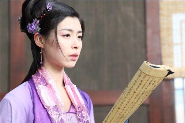 《楚留香传奇》中饰演武功高强,看似柔弱却非常坚强聪慧的华真真