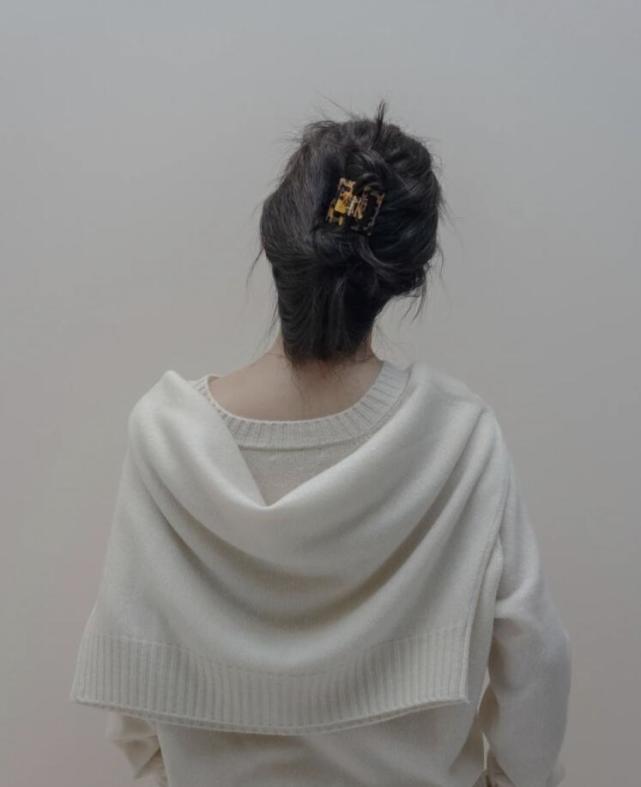 总裁夫人pk张大奕带货,一个俏皮一个气质,董花花三次花式秀婚戒