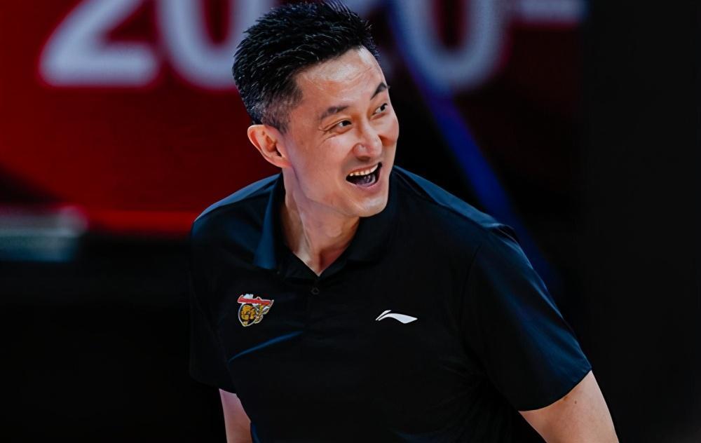 杜锋 全新战术 14 7双子星爆发 半场领先四川15分 腾讯新闻