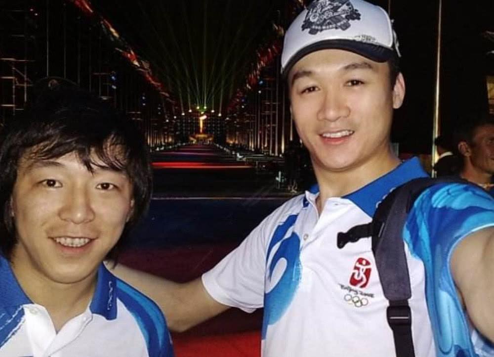 黄渤与高虎的兄弟情,相交于年少贫寒,不因世事变迁而冷落_腾讯新闻