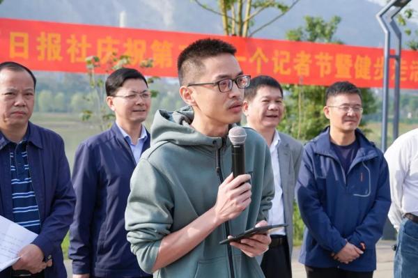 进行了表彰姜博等15名"优秀新闻工作者"黄石日报社对易木生,李艳芳