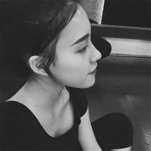 或许是因为你并不孤单,所以我在你的身边才会无所谓,如果你哪天你突然