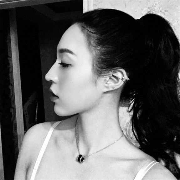 或许是因为你并不孤单,所以我在你的身边才会无所谓,如果你哪天你突然