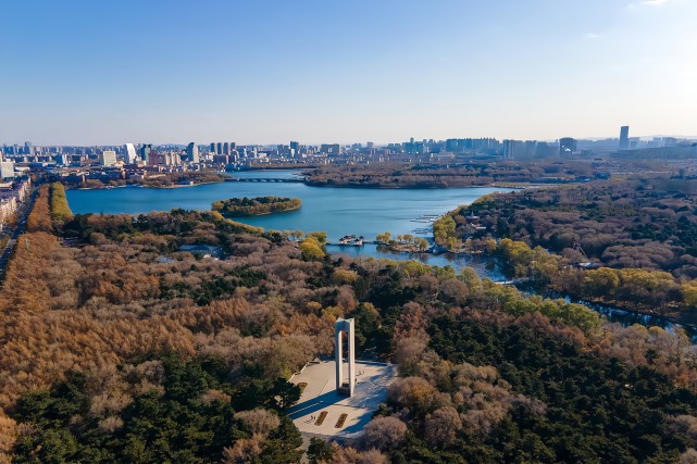 長春南湖公園全國第二大城市公園初冬時的景色依然美如畫