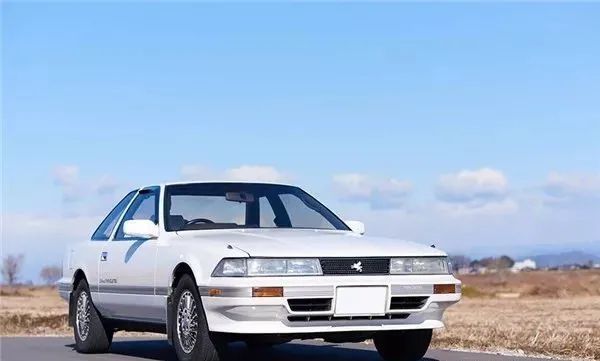 80年代的一款豪华gt跑车 丰田 Soarer 跑车 车系 丰田 Soarer 豪华gt