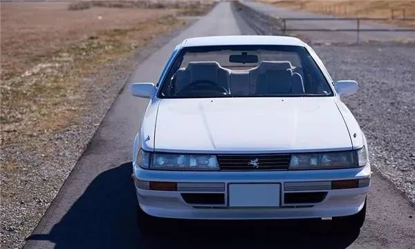 80年代的一款豪华gt跑车丰田soarer