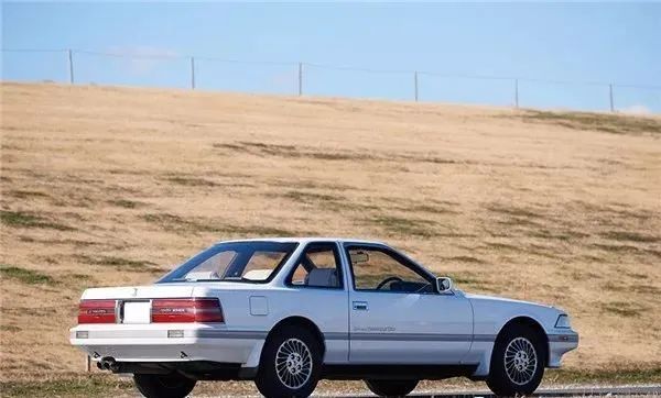 80年代的一款豪华gt跑车丰田soarer