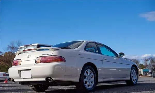 80年代的一款豪华gt跑车丰田soarer