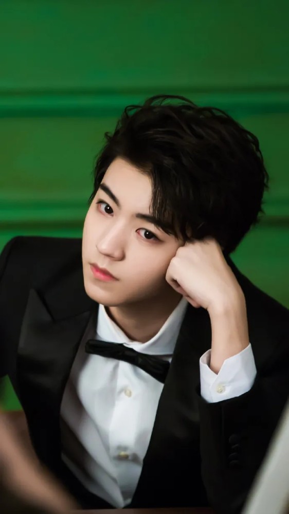 手机壁纸丨王俊凯最帅的照片壁纸