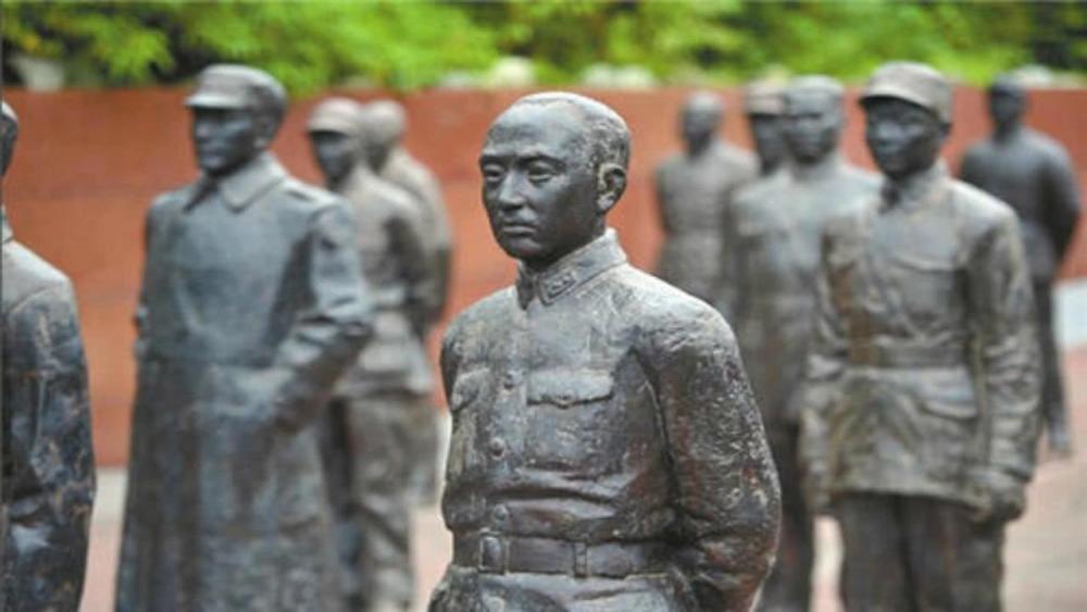 冯天魁的原型是抗日名将王铭章将军与范绍增将军,他们意志坚定,惺守