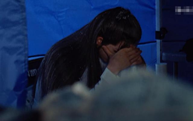 何昶希又闹笑话刚获李成儒称赞转眼就因演技差被郭敬明骂到哭