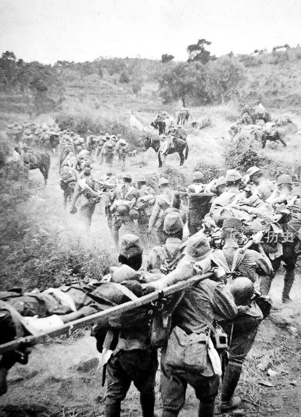 日军记者记录的长沙会战中国军队整营殉国被俘小战士挺着胸膛