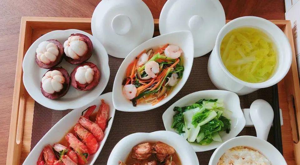 唐艺昕出月子身体玲珑有致女明星的月子餐是秘制减肥餐吗