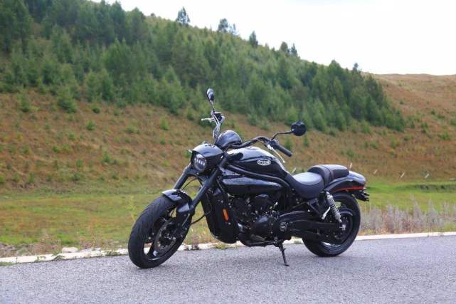 轻骑大韩gv650上市,72匹马力售5.18万!