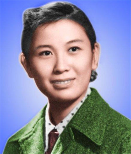 黄梅戏宗师严凤英15岁因戏差点被沉河38岁被逼自杀后惨遭剖尸