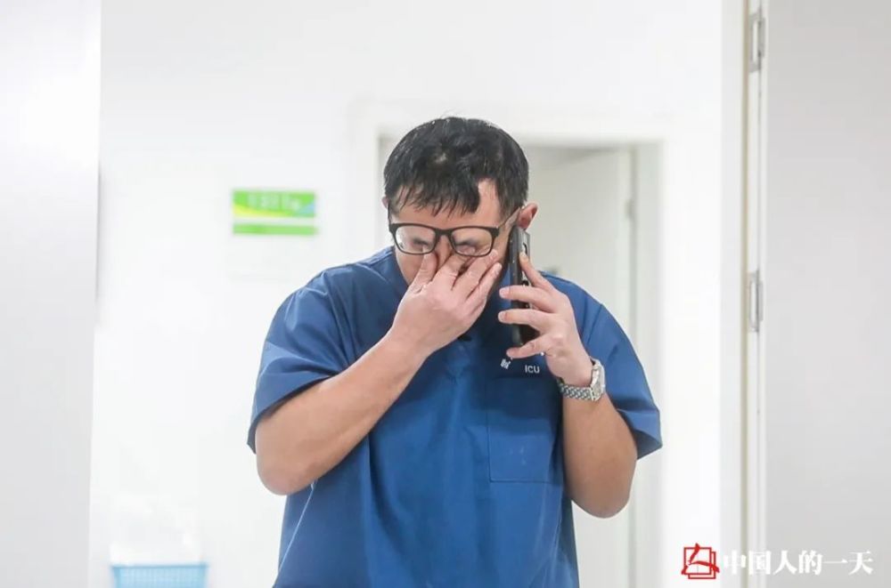 2020年1月28日,武汉肺科医院icu主任胡明接到电话后哭泣.